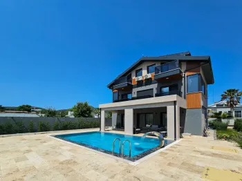 Özel Havuzlu Ovacık'ta Dört Yatak Odalı Aile Evi